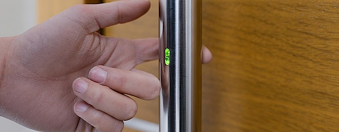 Zutritts­kontrolle bei Elektro von Pokrowsky in Biebelried
